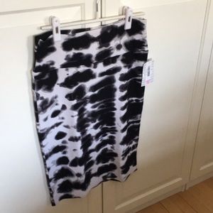 Medium LulaRoe Cassie